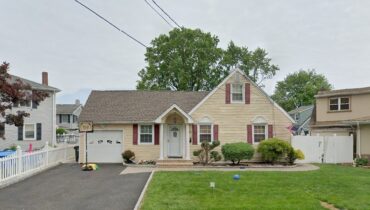 303 West Ln, Clark, NJ 07066
